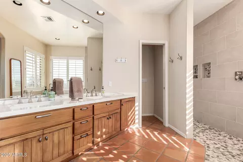 Bath - 31 W Beryl Ave, Phoenix, AZ 85021 photo 2 of 7