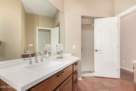 Bath - 31 W Beryl Ave, Phoenix, AZ 85021 photo 6 of 7