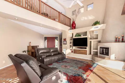 Living - 31 W Beryl Ave, Phoenix, AZ 85021 photo 2 of 3