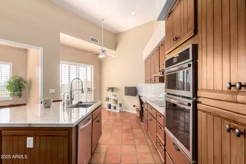 Kitchen - 31 W Beryl Ave, Phoenix, AZ 85021 photo 4 of 5