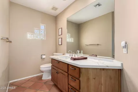 Bath - 31 W Beryl Ave, Phoenix, AZ 85021 photo 5 of 7