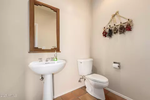 Bath - 31 W Beryl Ave, Phoenix, AZ 85021 photo 1 of 7