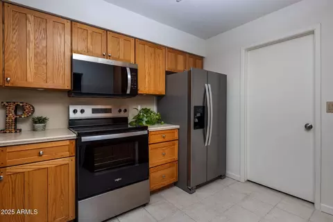 Kitchen - 4039 E Alta Mesa Ave, Phoenix, AZ 85044 photo 3 of 3