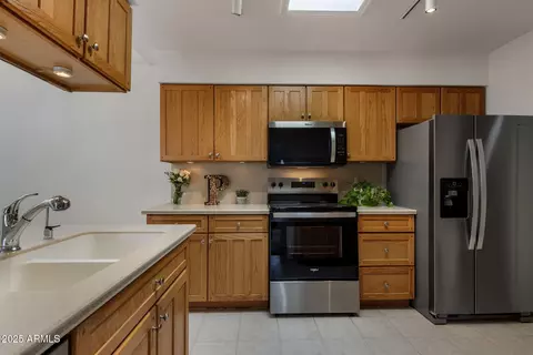 Kitchen - 4039 E Alta Mesa Ave, Phoenix, AZ 85044 photo 1 of 3