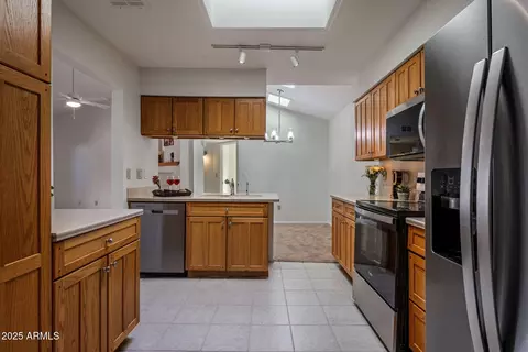 Kitchen - 4039 E Alta Mesa Ave, Phoenix, AZ 85044 photo 2 of 3