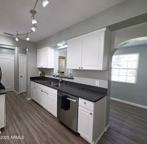 930 W Mackenzie Dr, Phoenix, AZ 85013 photo 3