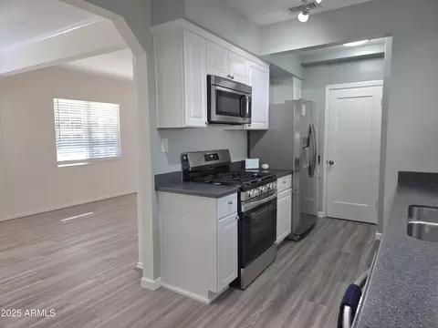 930 W Mackenzie Dr, Phoenix, AZ 85013 photo 4