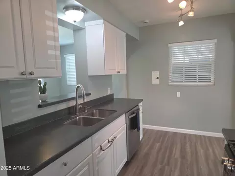 930 W Mackenzie Dr, Phoenix, AZ 85013 photo 9
