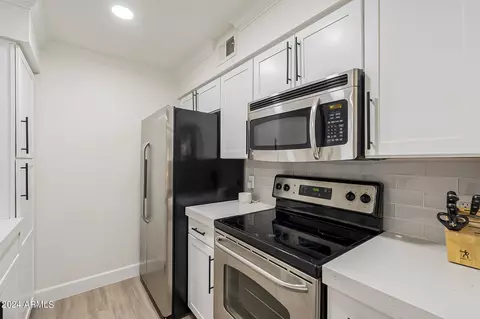 Kitchen - 2025 E Campbell Ave #265, Phoenix, AZ 85016 photo 2 of 5