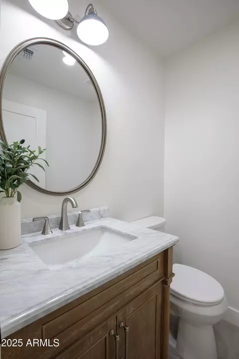 Bath - 7801 N 4th Pl, Phoenix, AZ 85020 photo 5 of 7