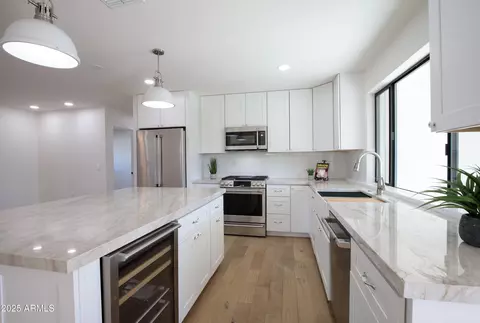 Kitchen - 7801 N 4th Pl, Phoenix, AZ 85020 photo 1 of 2