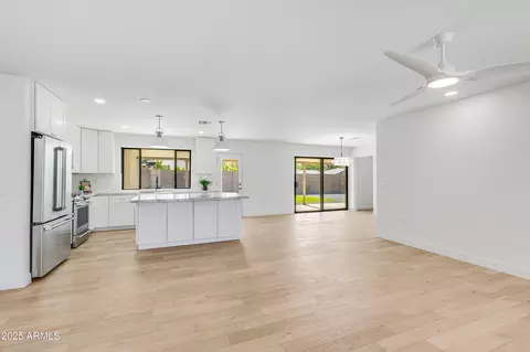 Living - 7801 N 4th Pl, Phoenix, AZ 85020 photo 1 of 4