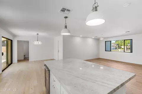 Living - 7801 N 4th Pl, Phoenix, AZ 85020 photo 2 of 4