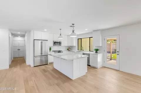 Kitchen - 7801 N 4th Pl, Phoenix, AZ 85020 photo 2 of 2