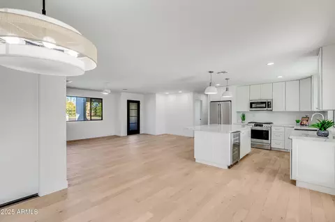 Living - 7801 N 4th Pl, Phoenix, AZ 85020 photo 4 of 4