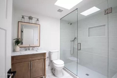Bath - 7801 N 4th Pl, Phoenix, AZ 85020 photo 6 of 7