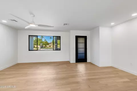 Living - 7801 N 4th Pl, Phoenix, AZ 85020 photo 3 of 4