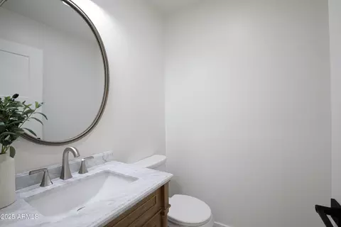Bath - 7801 N 4th Pl, Phoenix, AZ 85020 photo 1 of 7