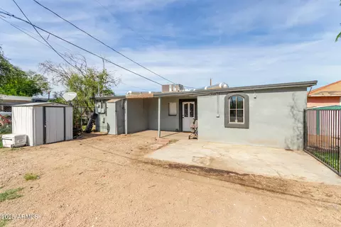 Exterior - 4624 S 9th St, Phoenix, AZ 85040 photo 3 of 4