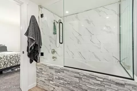 Bath - 4624 S 9th St, Phoenix, AZ 85040 photo 3 of 4
