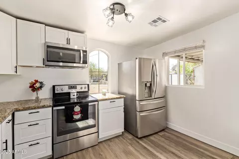 Kitchen - 4624 S 9th St, Phoenix, AZ 85040 photo 3 of 3