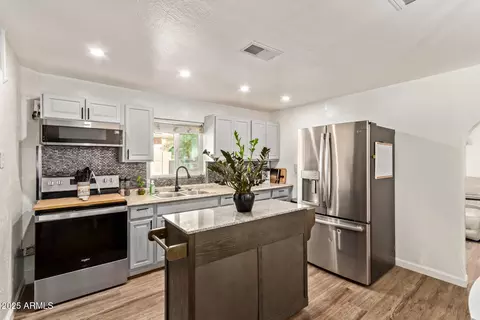 Kitchen - 4624 S 9th St, Phoenix, AZ 85040 photo 2 of 3