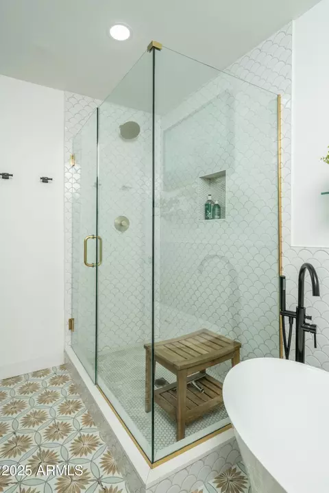 Bath - 1808 E Pinchot Ave, Phoenix, AZ 85016 photo 2 of 4
