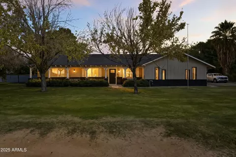 8134 W Acoma Dr, Peoria, AZ 85381