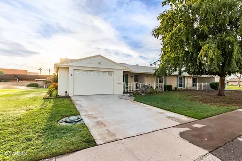 10213 W Kingswood Cir, Sun City, AZ 85351