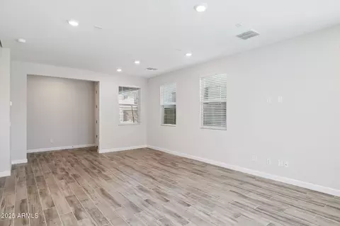 5843 E Covey Ln, Phoenix, AZ 85054 photo 5
