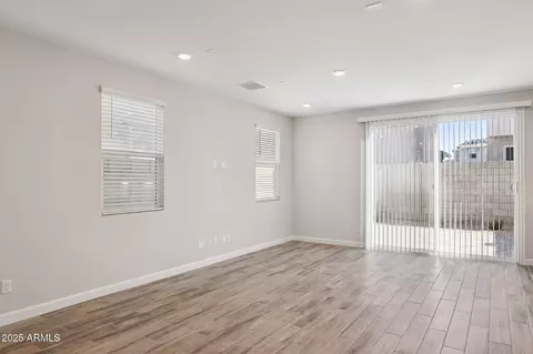 5843 E Covey Ln, Phoenix, AZ 85054 photo 6