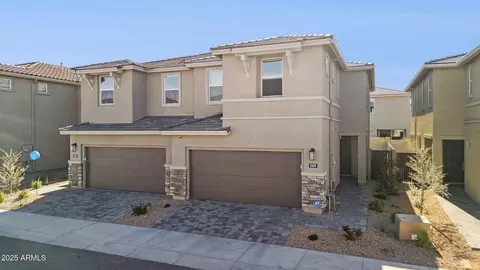 5843 E Covey Ln, Phoenix, AZ 85054 photo 2