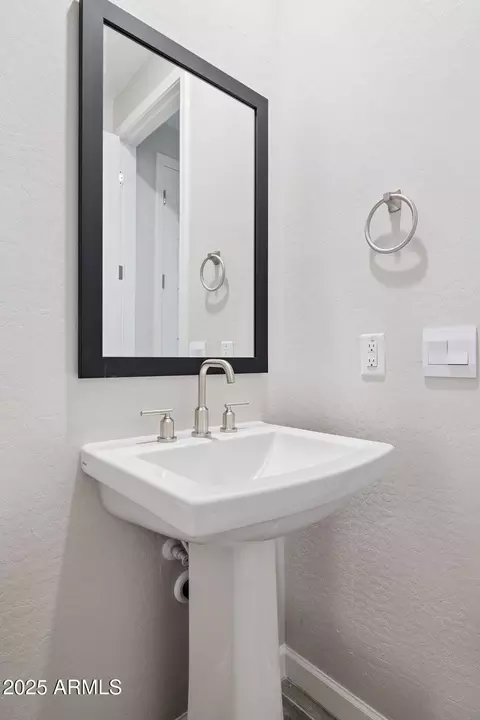 5843 E Covey Ln, Phoenix, AZ 85054 photo 29