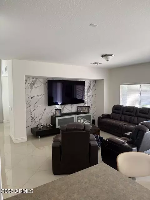 Living - 7105 W Globe Ave, Phoenix, AZ 85043 photo 2 of 2