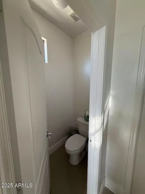 Bath - 7105 W Globe Ave, Phoenix, AZ 85043 photo 5 of 7