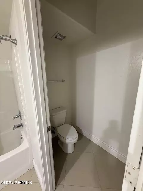 Bath - 7105 W Globe Ave, Phoenix, AZ 85043 photo 6 of 7