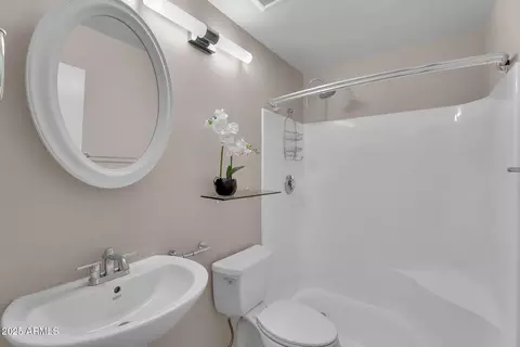 Bath - 1638 E Donner Dr, Tempe, AZ 85282 photo 2 of 2