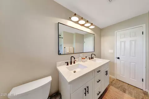 Bath - 805 W Northview Ave, Phoenix, AZ 85021 photo 1 of 7