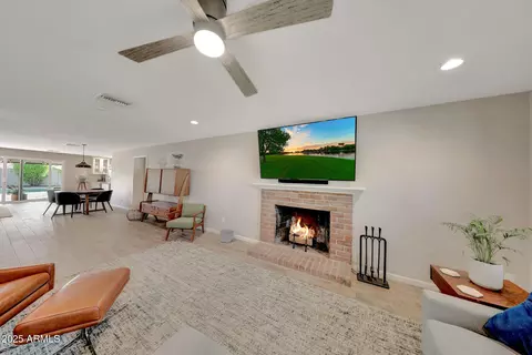 Living - 805 W Northview Ave, Phoenix, AZ 85021 photo 4 of 6