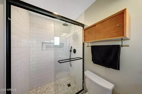 Bath - 805 W Northview Ave, Phoenix, AZ 85021 photo 5 of 7