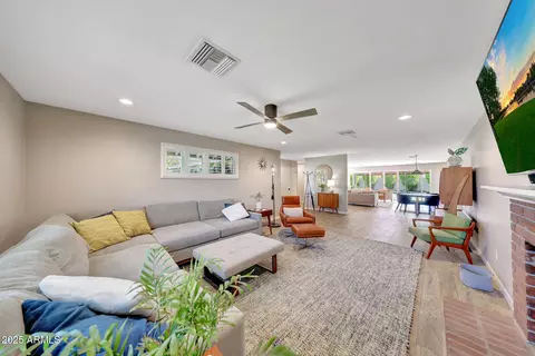 Living - 805 W Northview Ave, Phoenix, AZ 85021 photo 3 of 6