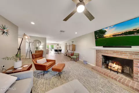 Living - 805 W Northview Ave, Phoenix, AZ 85021 photo 5 of 6