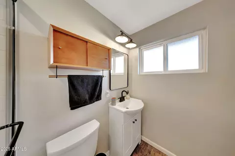 Bath - 805 W Northview Ave, Phoenix, AZ 85021 photo 4 of 7
