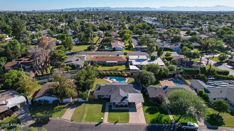 View/Area - 805 W Northview Ave, Phoenix, AZ 85021 photo 5 of 5