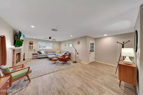 Living - 805 W Northview Ave, Phoenix, AZ 85021 photo 2 of 6