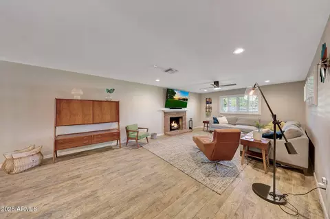 Living - 805 W Northview Ave, Phoenix, AZ 85021 photo 1 of 6