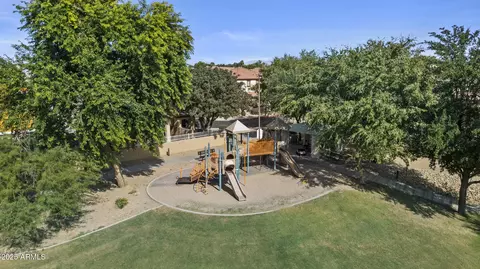 View/Area - 961 E Redondo Dr, Gilbert, AZ 85296 photo 3 of 4