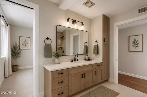 Bath - 1114 E Orchid Ln, Phoenix, AZ 85020 photo 2 of 4