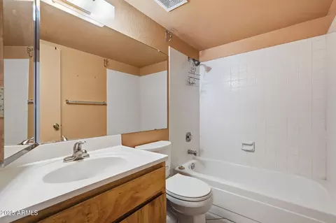 Bath - 774 Eugie Ave, Phoenix, AZ 85022 photo 3 of 3