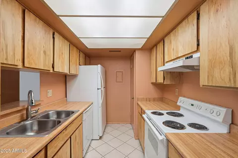 Kitchen - 774 Eugie Ave, Phoenix, AZ 85022 photo 2 of 6